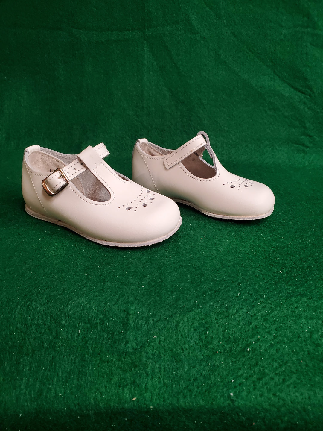 Alison T Strap White